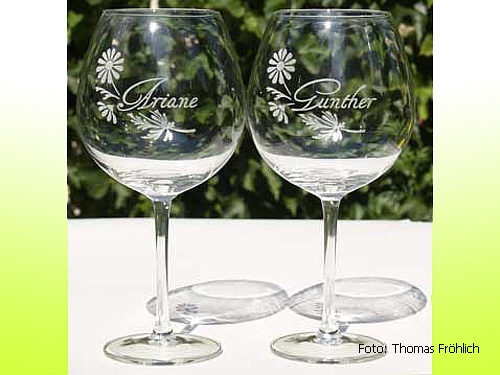 Rotweinglas mit Gravur