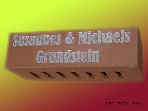 Ziegelstein mit Gravur