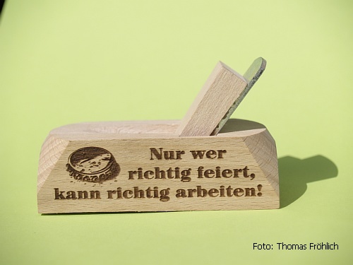 Beschriftung auf Holz